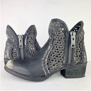 Circle G by Corral Distressed Cutout Black Leather Short Western Cowboy Boots